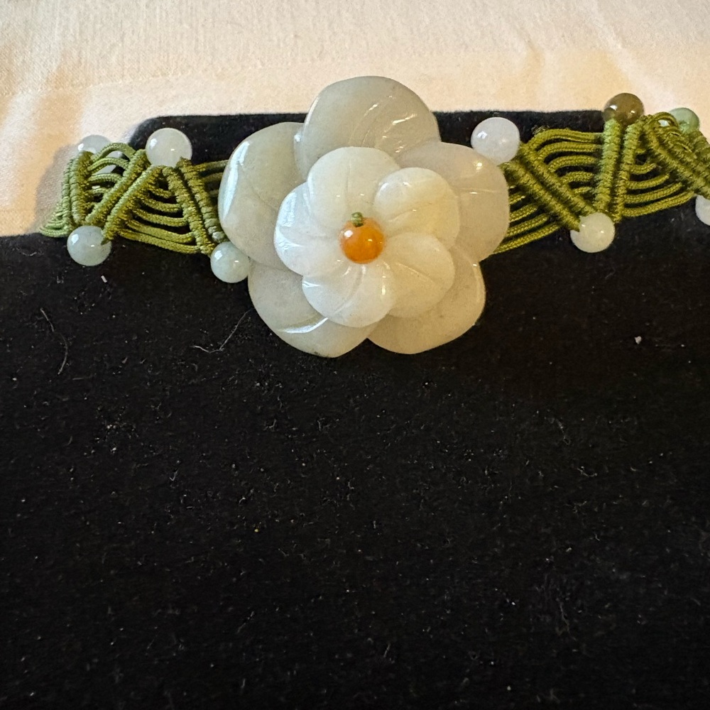 Exquisite Hand-Carved Jadeite Flower Necklace & Choker Set - Picture 7 of 10